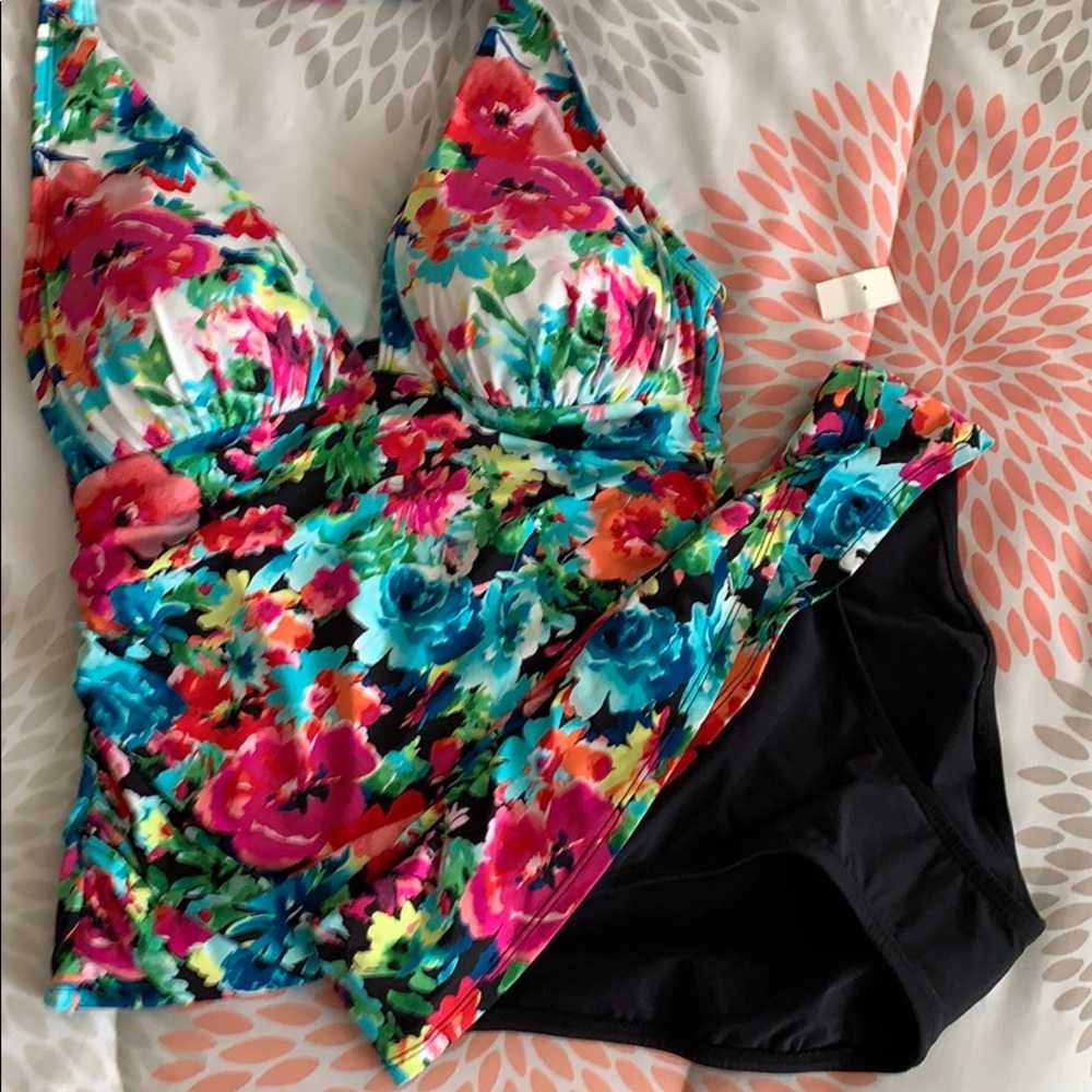 ⚫️Two piece suit!  Size Medium NWT